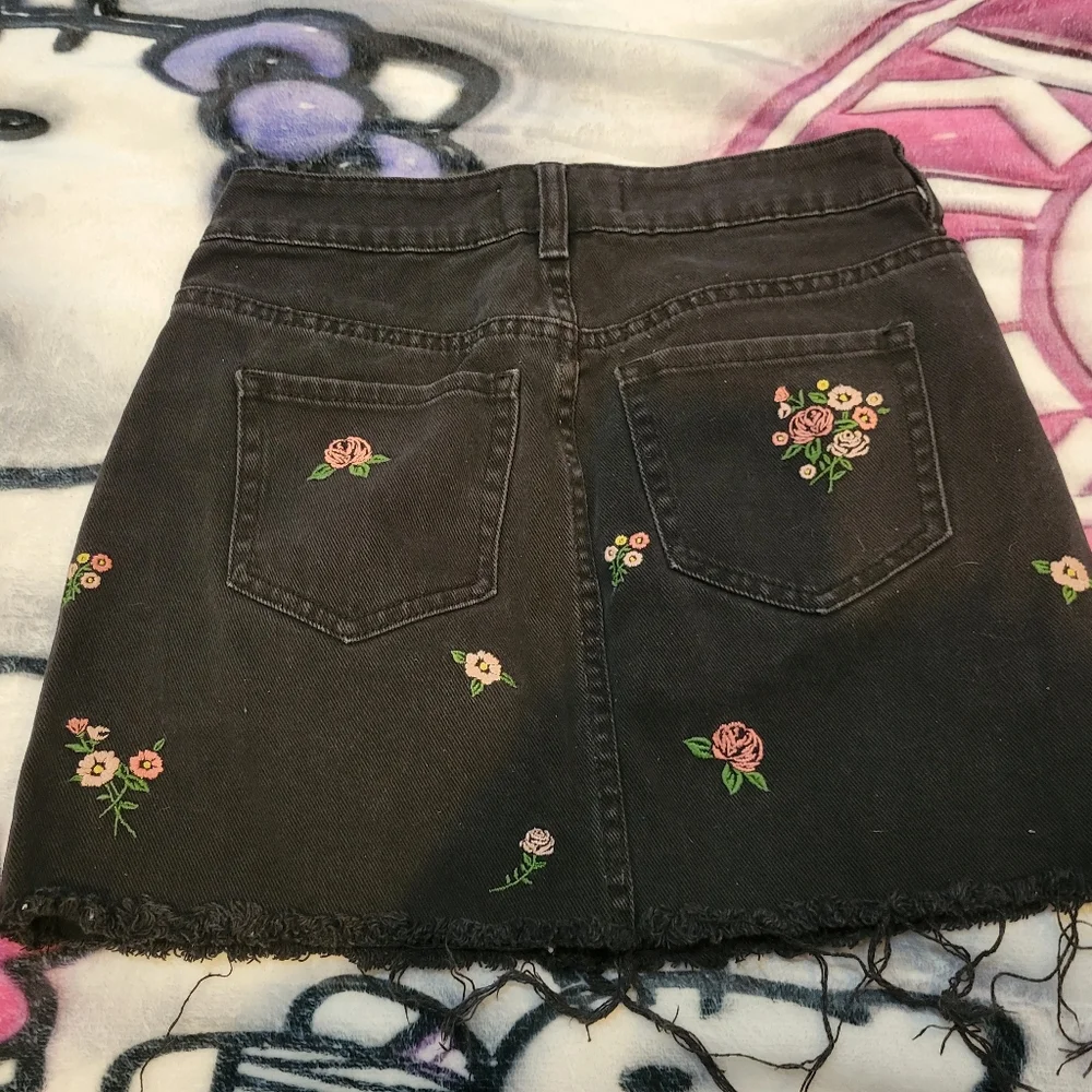 Pacsun Black Floral Distressed Denim Skirt Coquette Feminine Casual | 24 - Picture 3 of 7